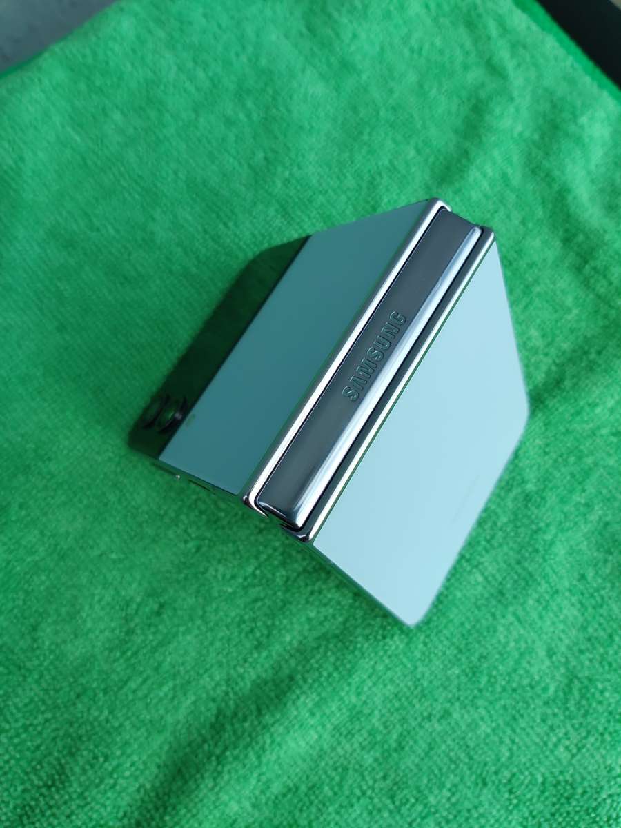 Samsung Galaxy - FLIP 4 - 5G - 256GB - All Networks - Blue - MINT CONDITION