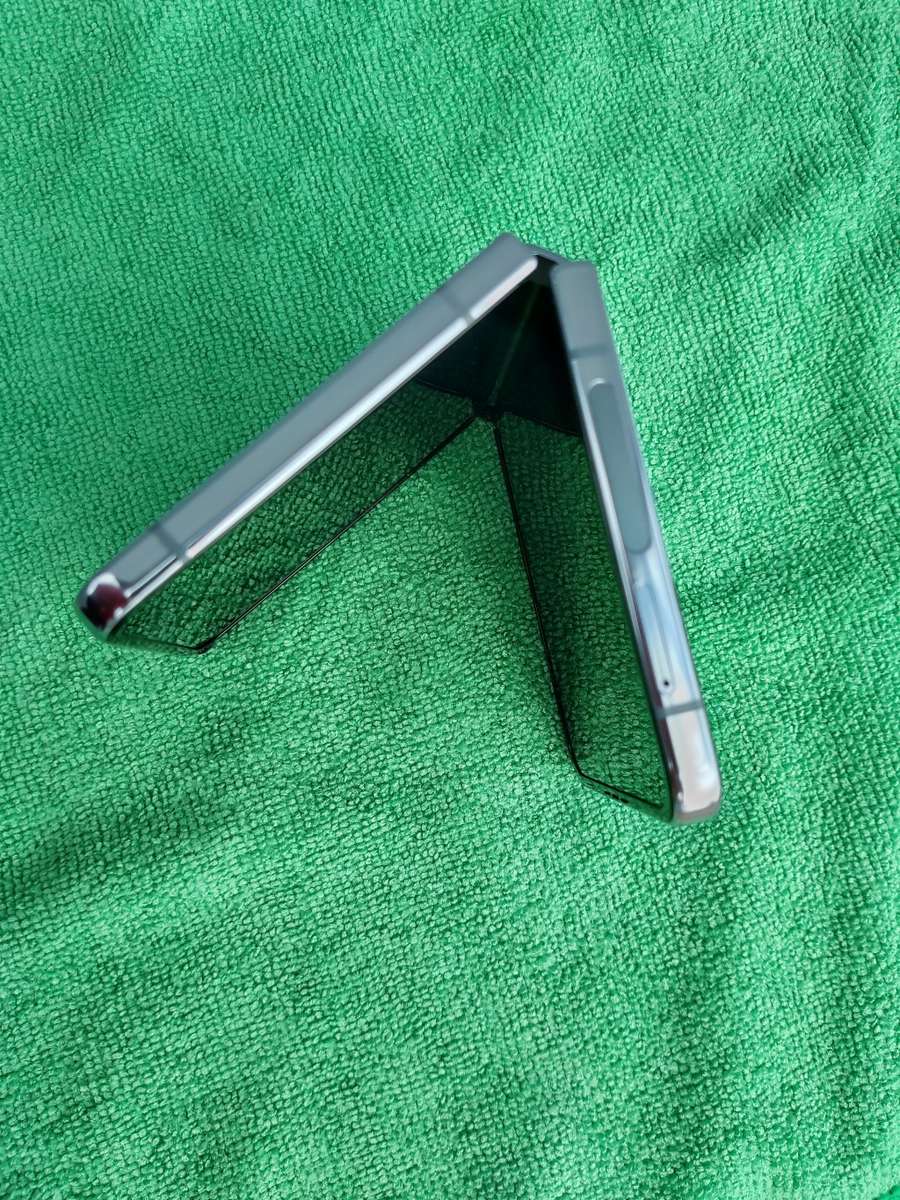 Samsung Galaxy - FLIP 4 - 5G - 256GB - All Networks - Blue - MINT CONDITION