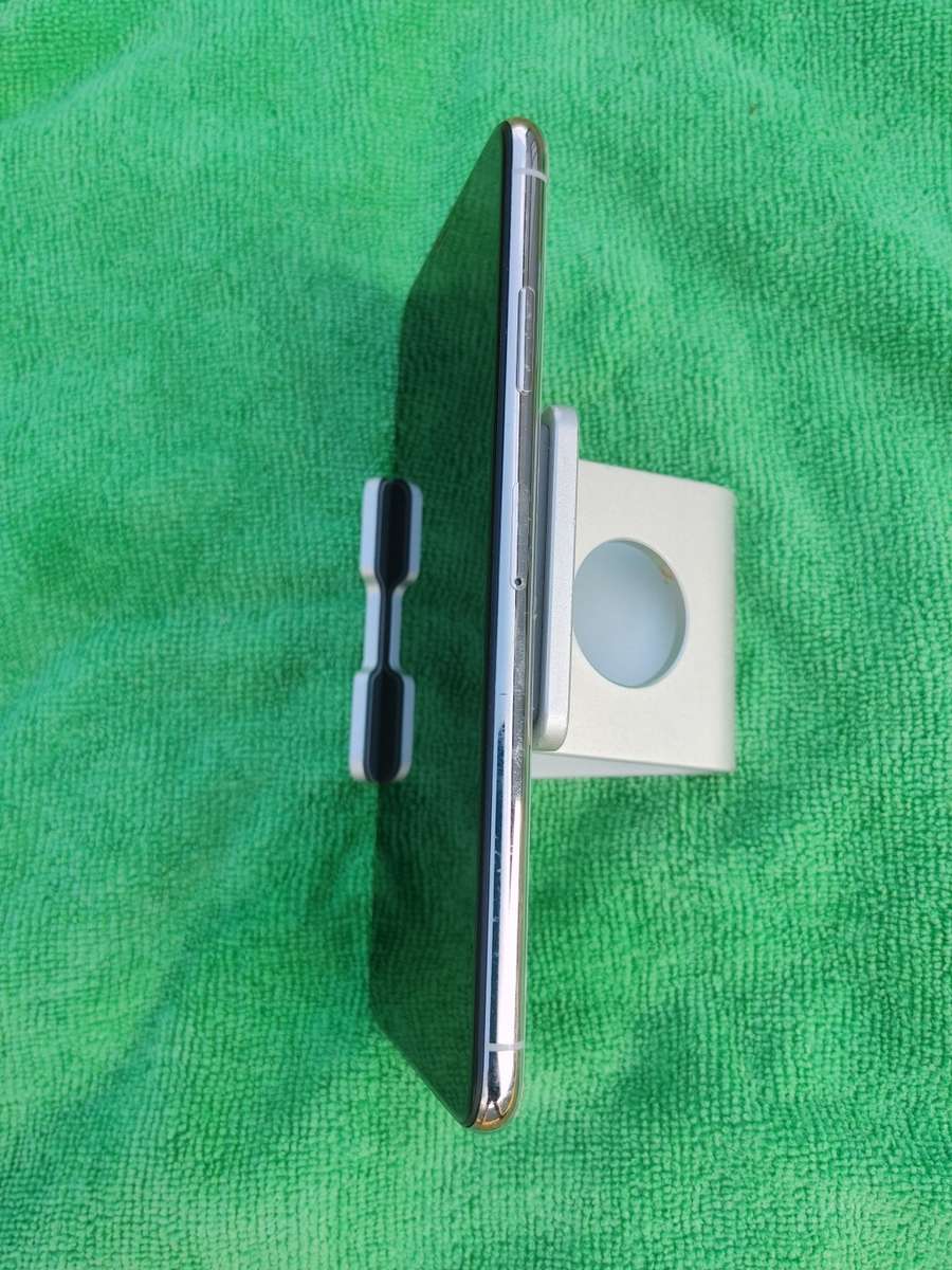 iPhone - XS Max - Silver - 512GB - EXCELLENT Condition