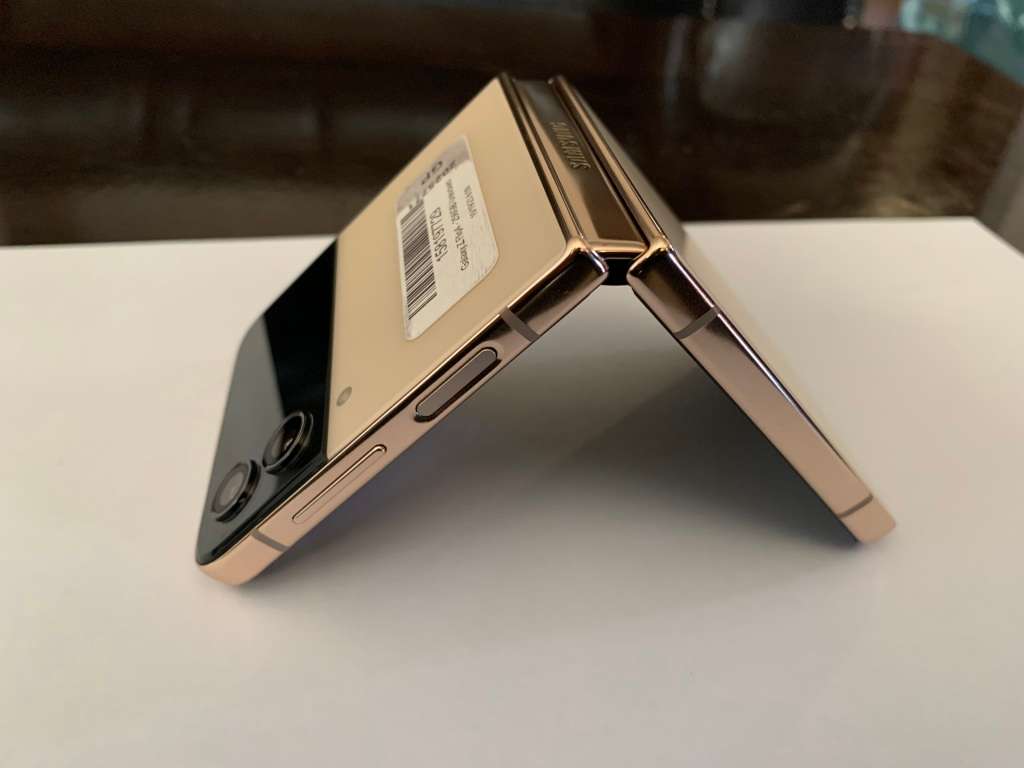 Samsung Galaxy - FLIP 4 - 5G - 256GB - All Networks - Yellow Gold - MINT CONDITION