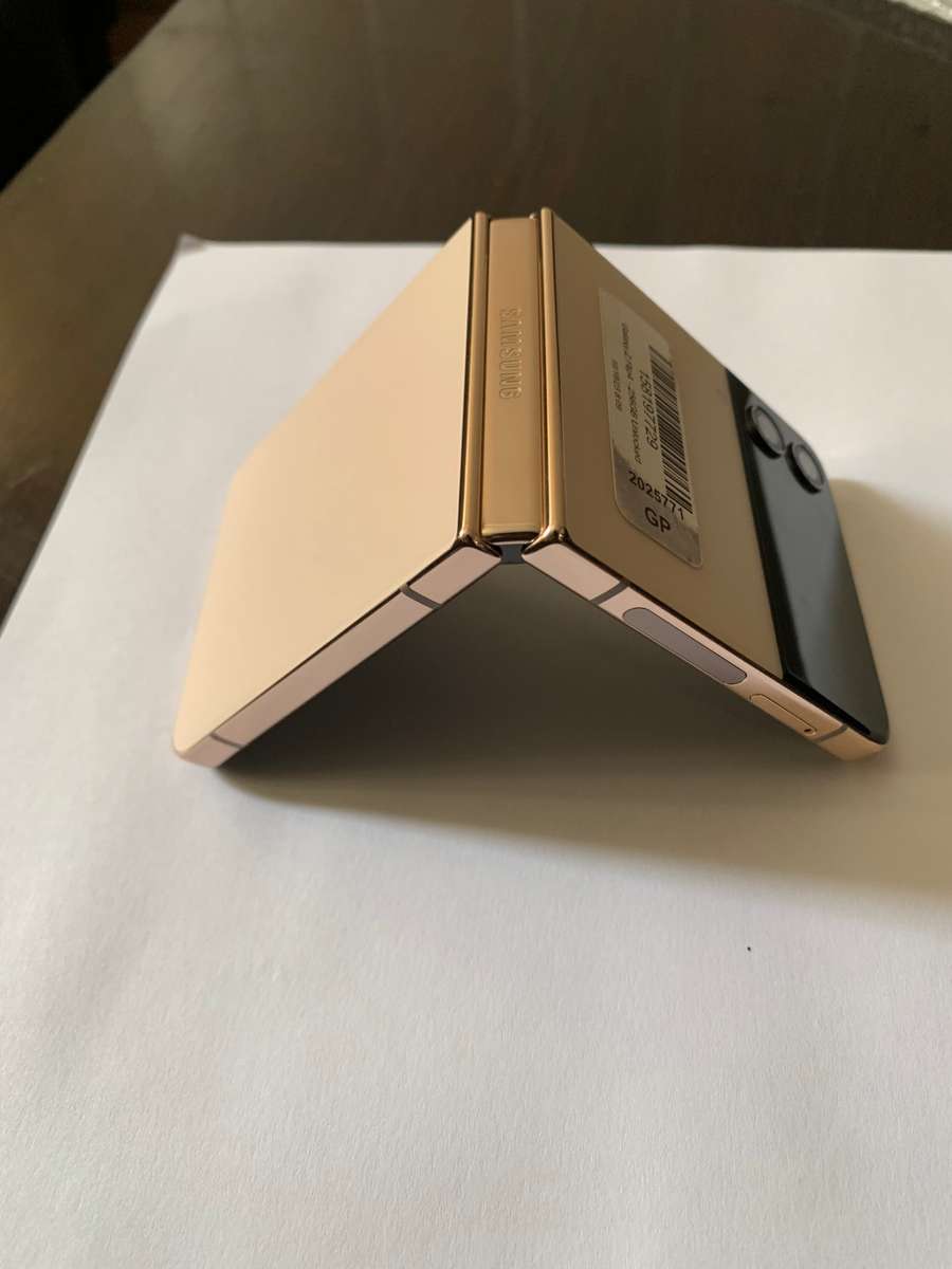Samsung Galaxy - FLIP 4 - 5G - 256GB - All Networks - Yellow Gold - MINT CONDITION