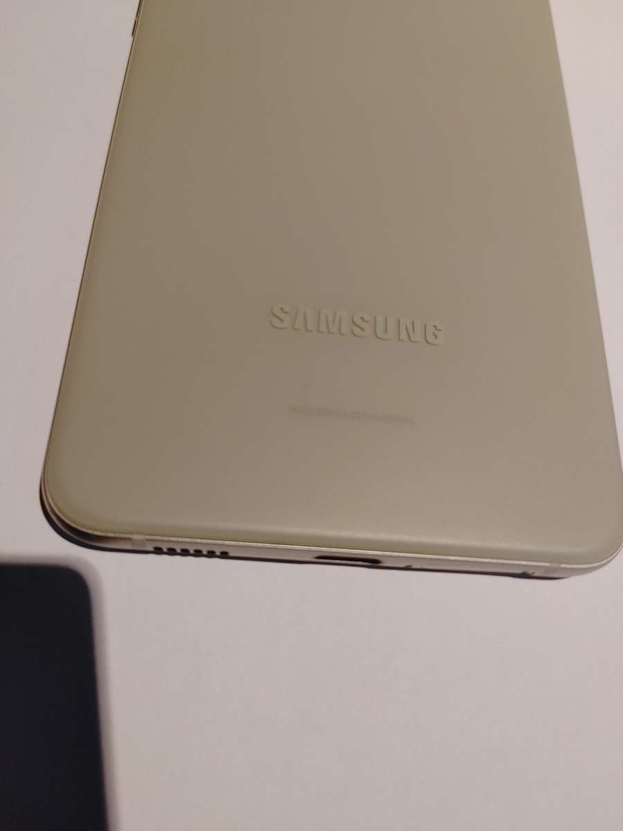 Samsung Galaxy - S21FE - 5G - 128GB - All Networks - Olive - MINT CONDITION