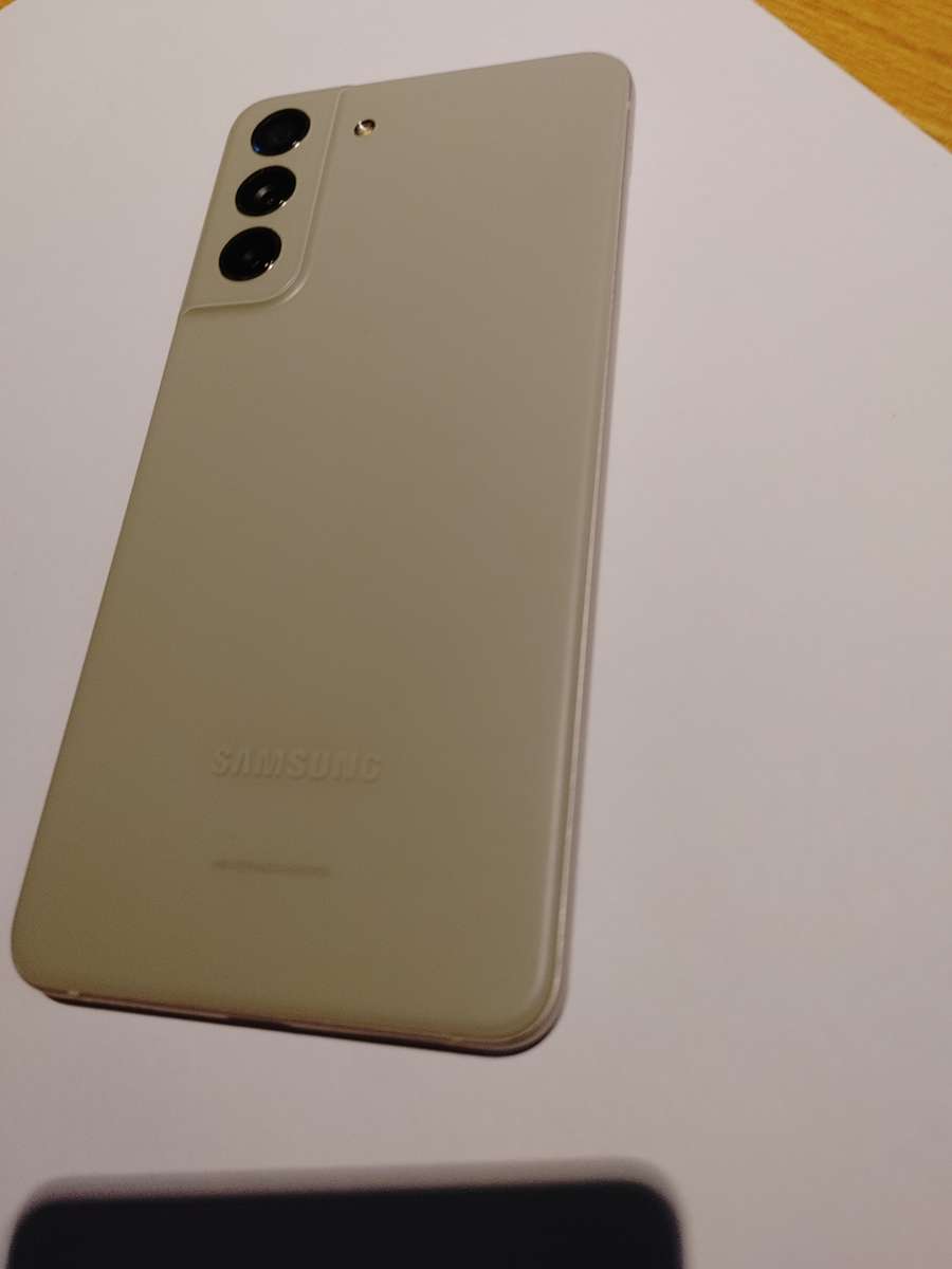 Samsung Galaxy - S21FE - 5G - 128GB - All Networks - Olive - MINT CONDITION