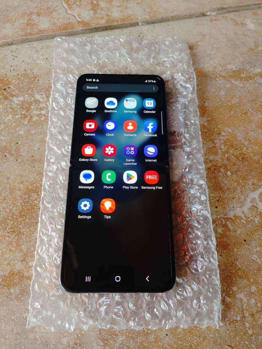 Samsung Galaxy - FLIP 4 - 5G - 256GB - All Networks - Graphite - EXCELLENT CONDITION