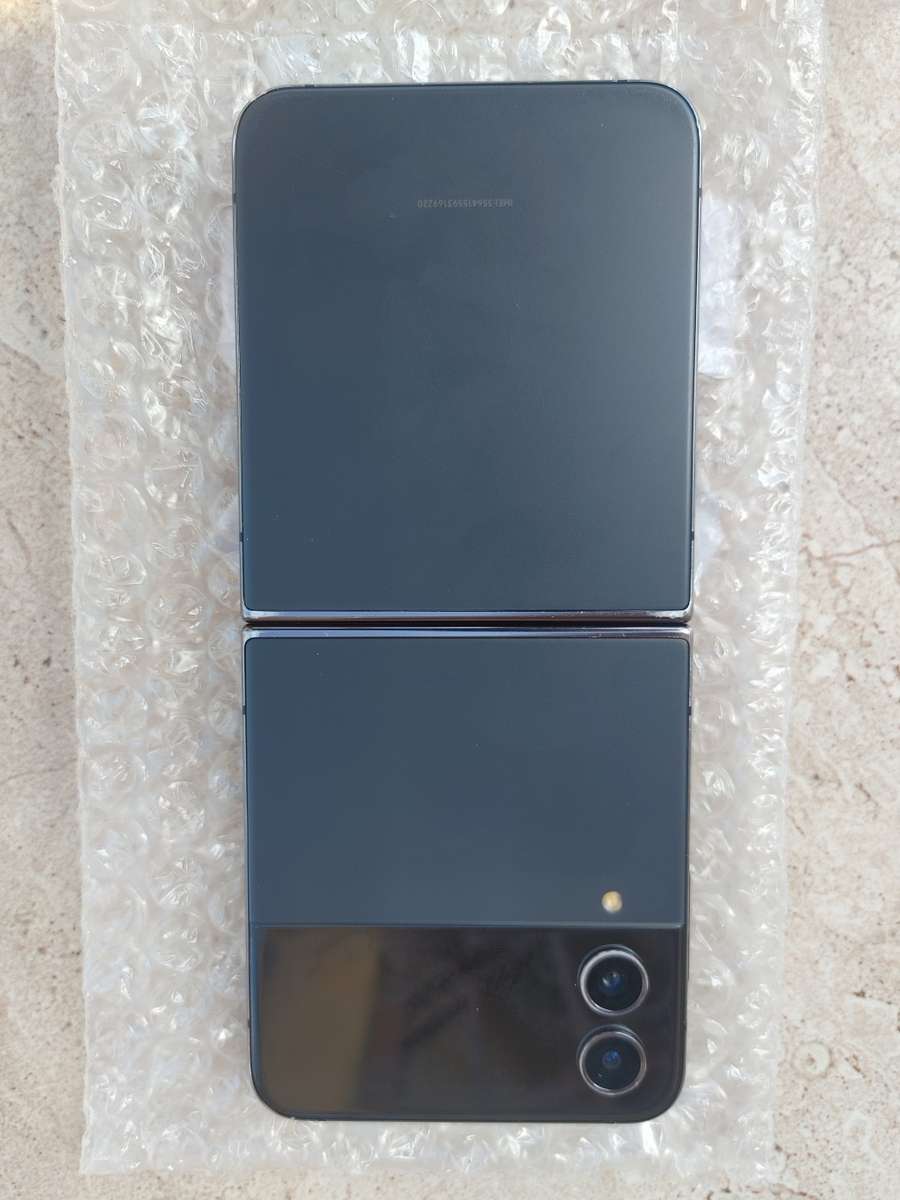 Samsung Galaxy - FLIP 4 - 5G - 256GB - All Networks - Graphite - EXCELLENT CONDITION