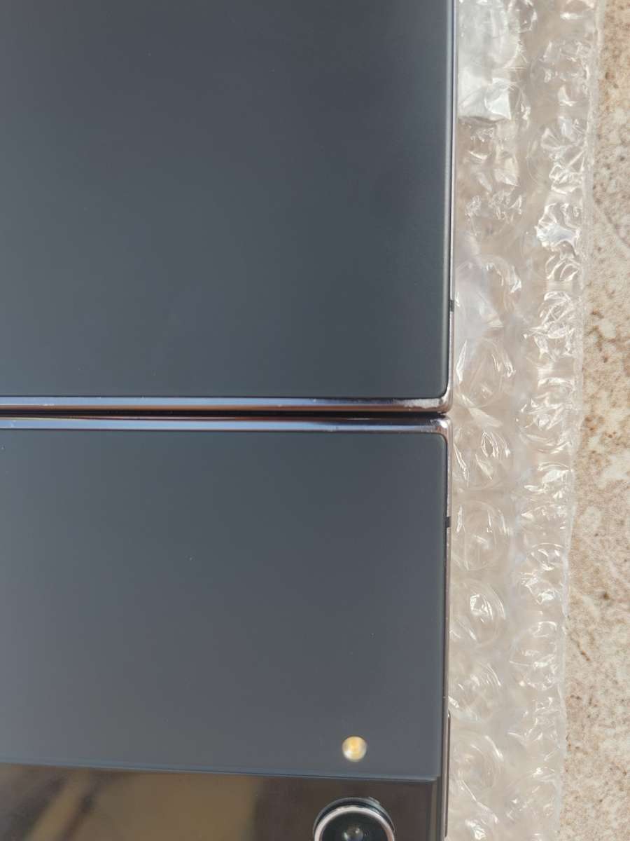 Samsung Galaxy - FLIP 4 - 5G - 256GB - All Networks - Graphite - EXCELLENT CONDITION