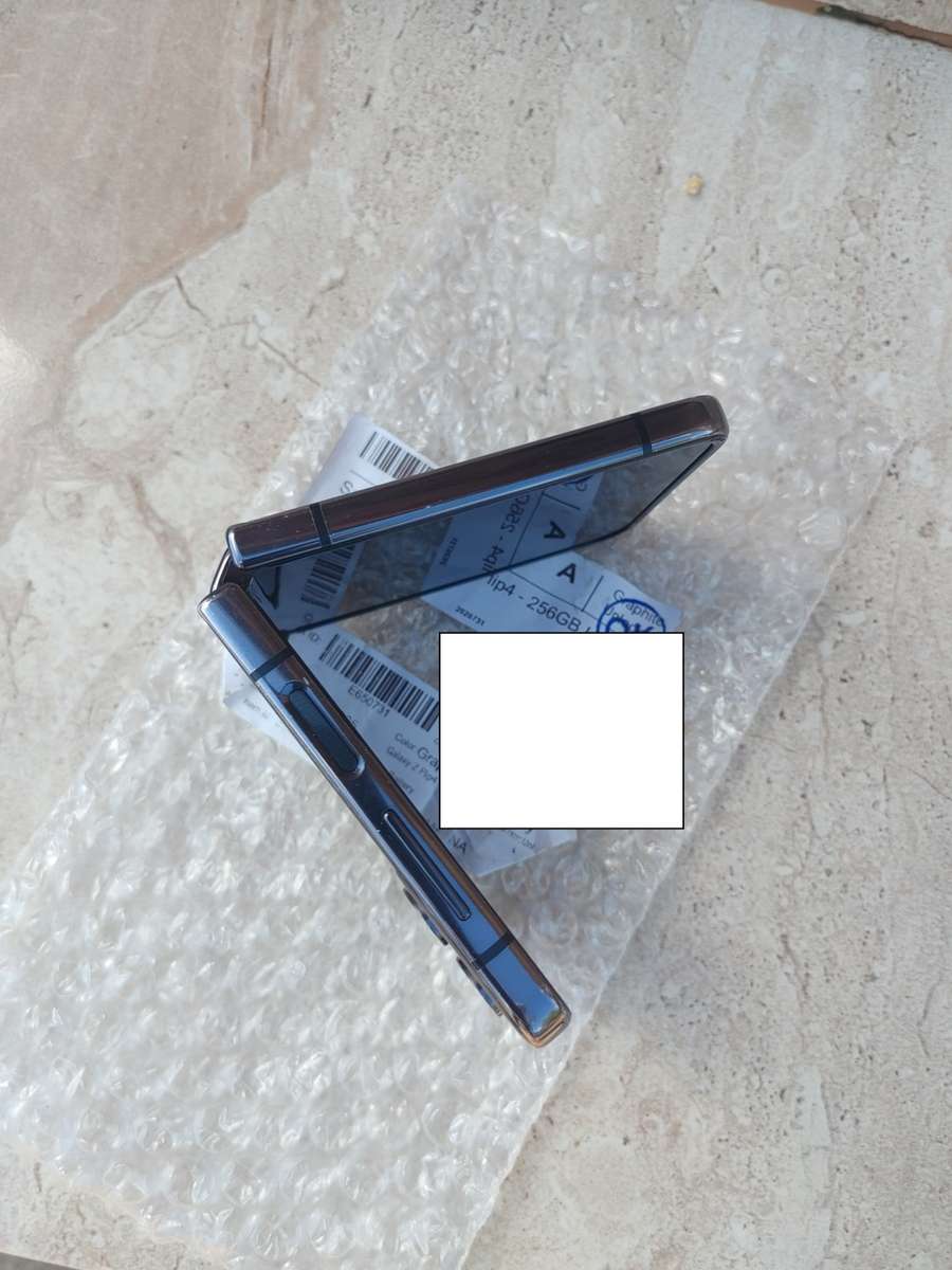 Samsung Galaxy - FLIP 4 - 5G - 256GB - All Networks - Graphite - EXCELLENT CONDITION