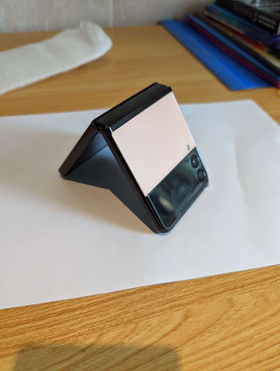 Samsung Galaxy - FLIP 3 - 5G - 128GB - All Networks - Pink - EXCELLENT CONDITION