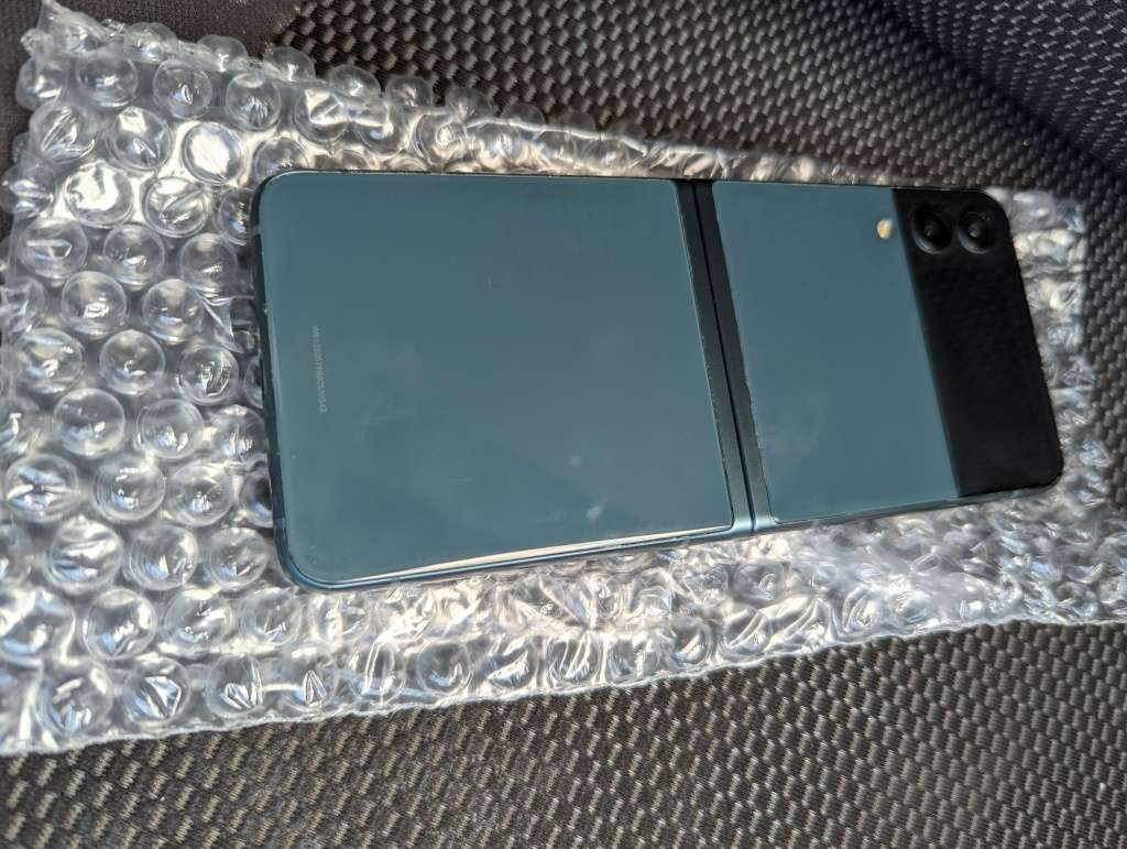 Samsung Galaxy - FLIP 3 - 5G - 256GB - All Networks - Green - EXCELLENT CONDITION