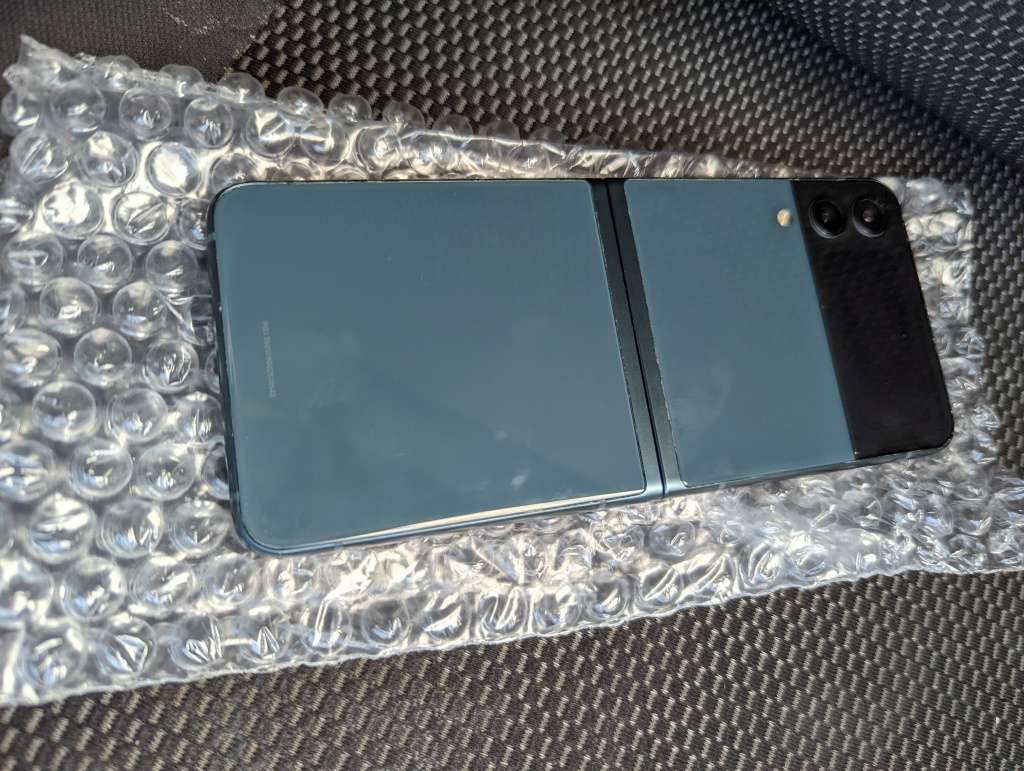 Samsung Galaxy - FLIP 3 - 5G - 256GB - All Networks - Green - EXCELLENT CONDITION