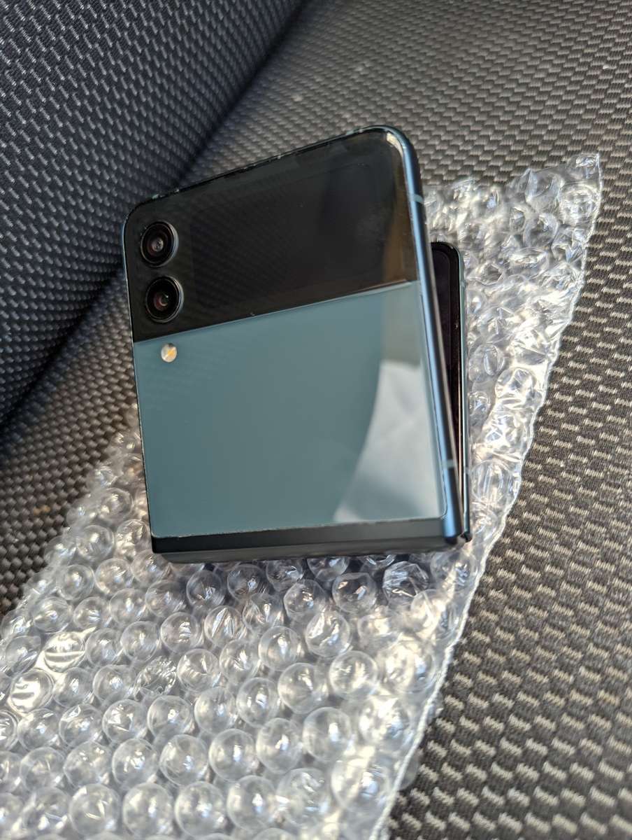 Samsung Galaxy - FLIP 3 - 5G - 256GB - All Networks - Green - EXCELLENT CONDITION