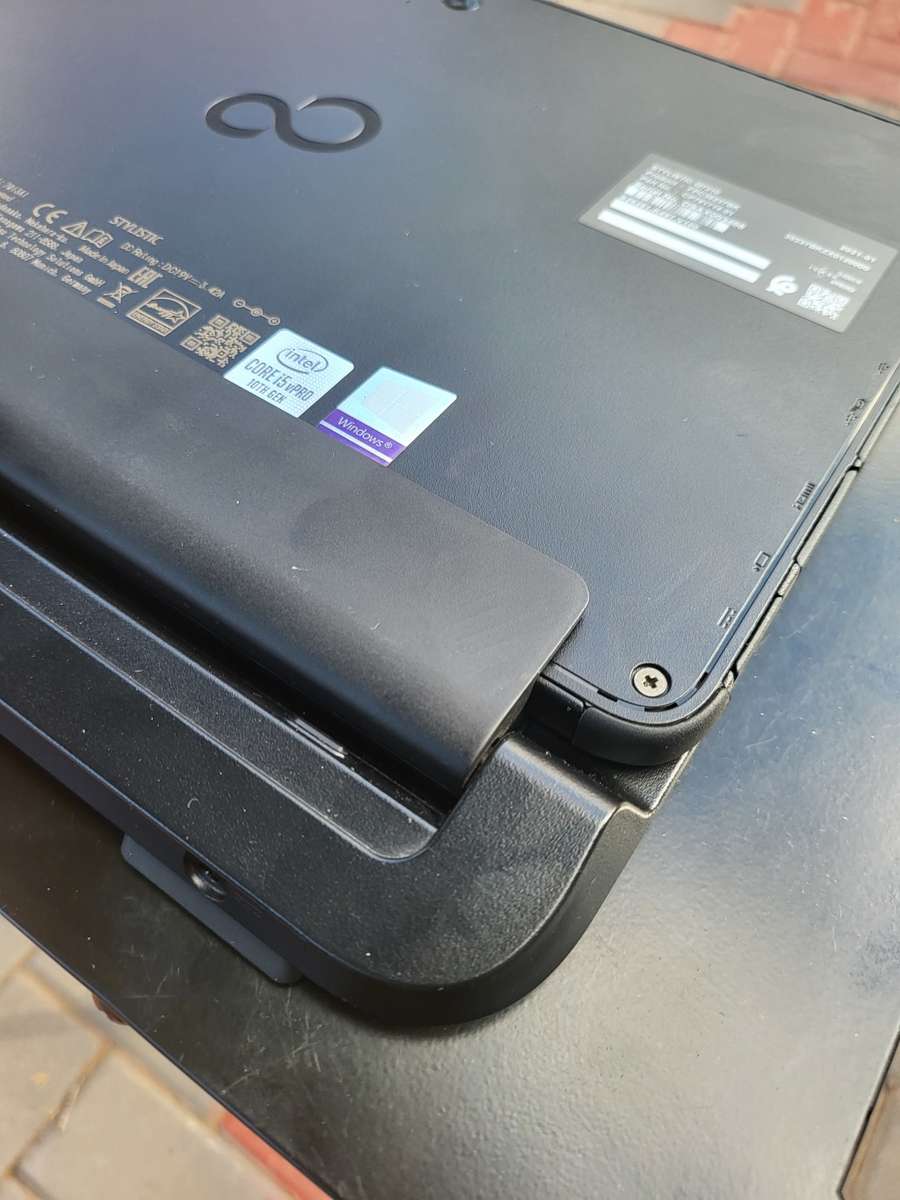 Fujitsu Q7310 - 2 in 1 Laptop - i5 10th Gen - 8GB - 256SSD - Touch Screen & Pen - Excellent