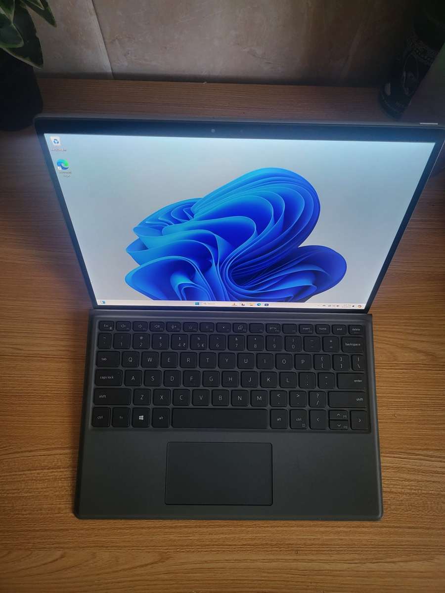 Dell Latitude 7320 - 2 in 1 - Touch Screen - i5 11thGen - 16GB Ram - 256GB SSD - Very Good Condition