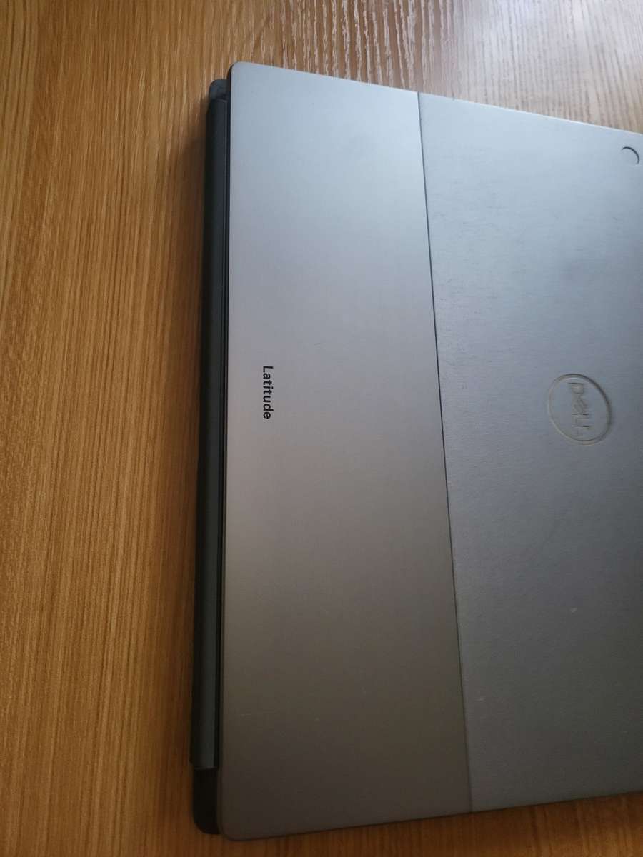 Dell Latitude 7320 - 2 in 1 - Touch Screen - i5 11thGen - 16GB Ram - 256GB SSD - Very Good Condition