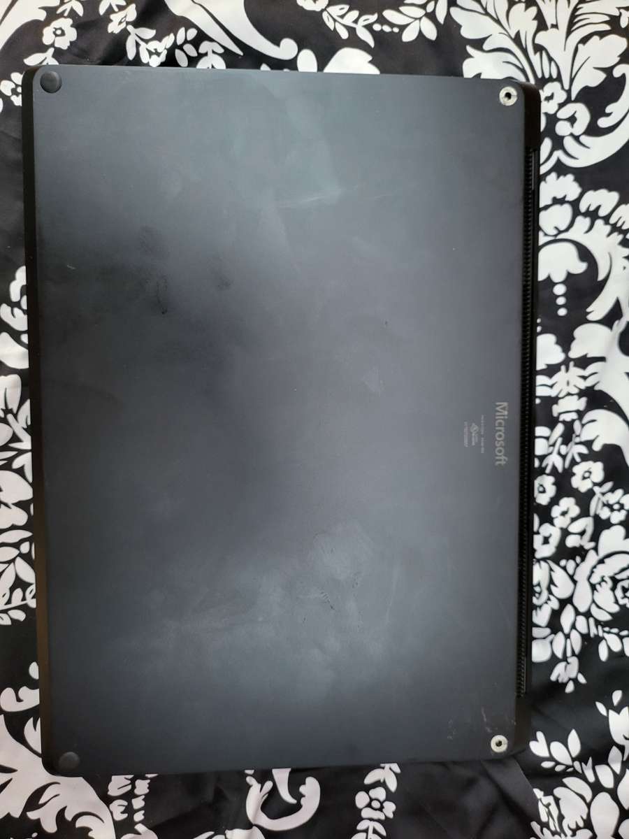 Microsoft Surface Laptop 3 - i5 10th Gen - 8GB - 256 SSD - Touch Screen - Very Good Condition