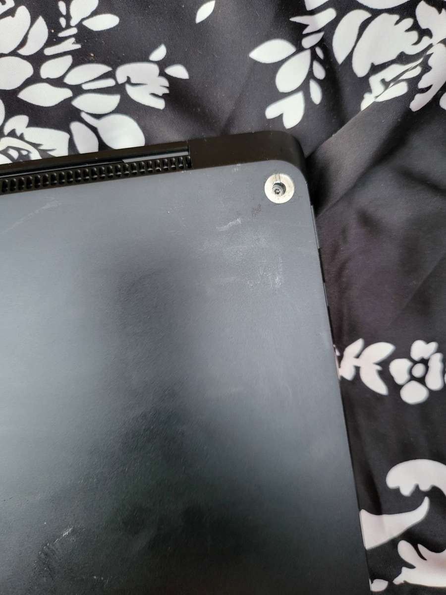 Microsoft Surface Laptop 3 - i5 10th Gen - 8GB - 256 SSD - Touch Screen - Very Good Condition