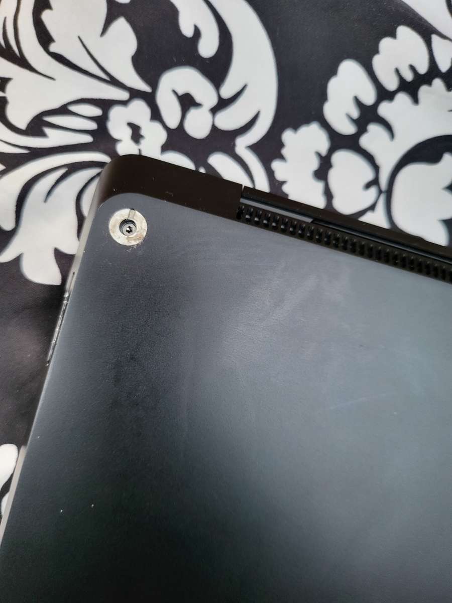 Microsoft Surface Laptop 3 - i5 10th Gen - 8GB - 256 SSD - Touch Screen - Very Good Condition