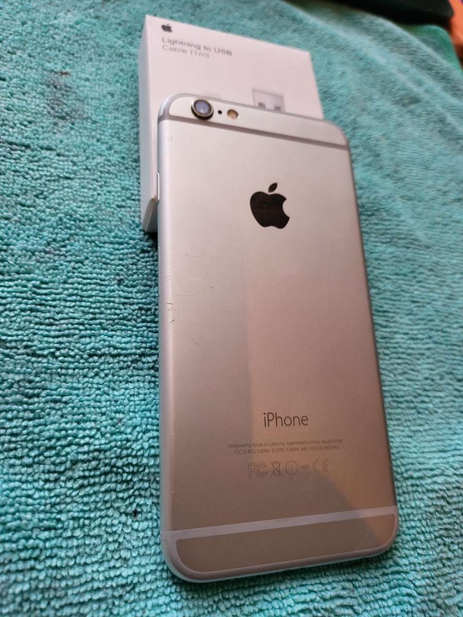 iPhone 6 - Gold - 64GB - Excellent Condition - Complete Package