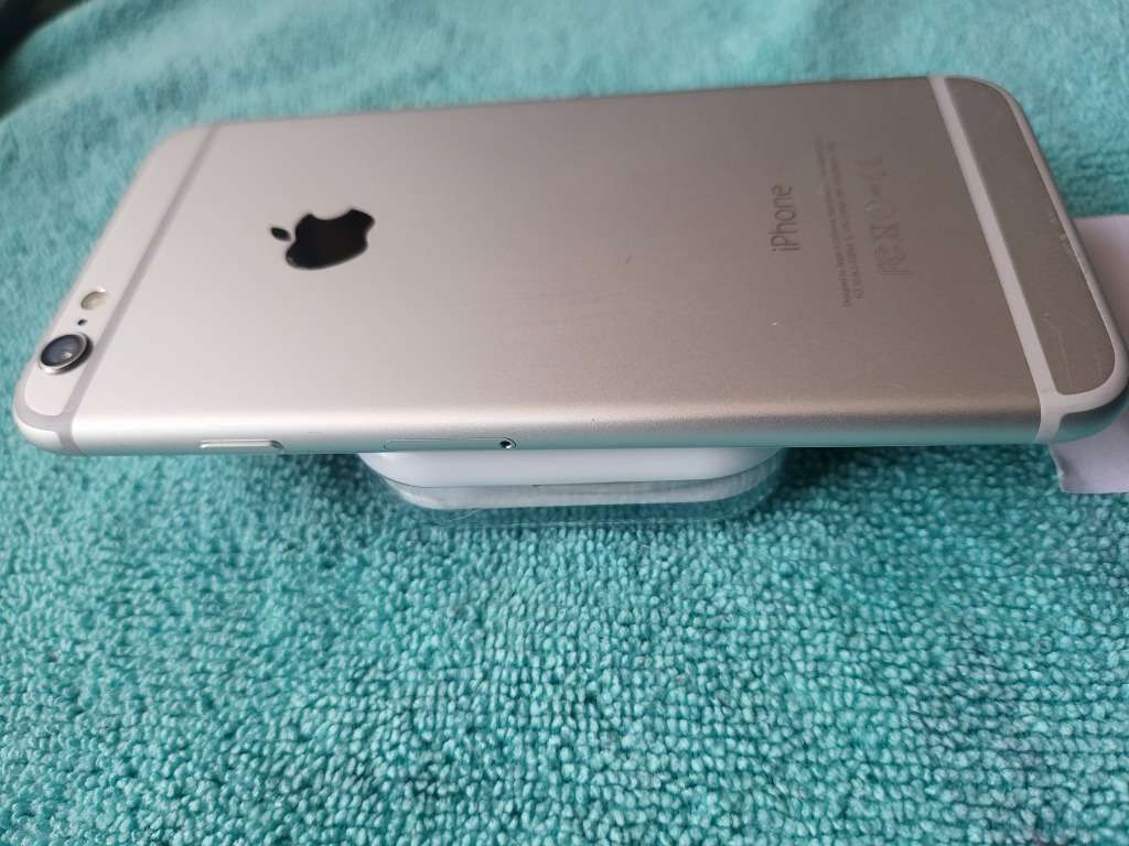 iPhone 6 - Silver - 64GB - Excellent Condition - Complete Package