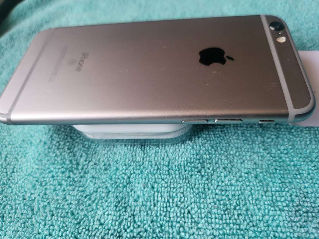 iPhone 6s - Space Grey - 128GB - Excellent Condition - Complete Package
