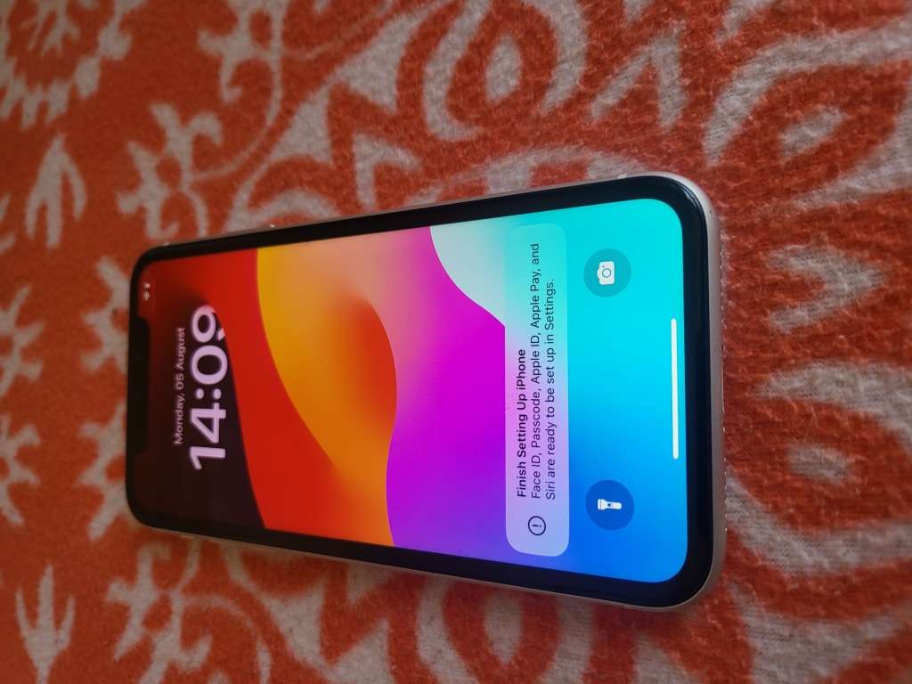 iPhone 11 - White - 64GB - Excellent Condition - With Extras