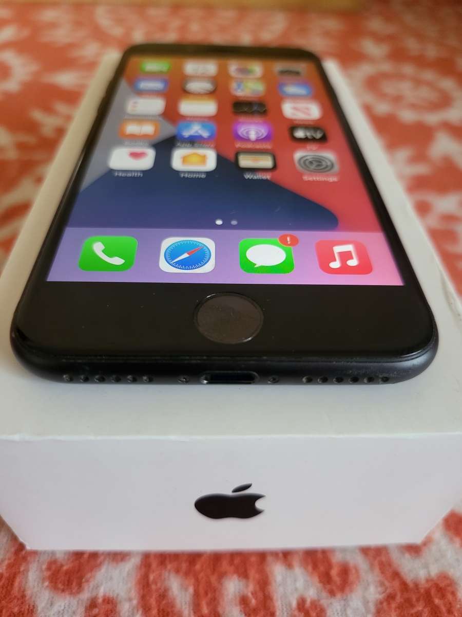 iPhone 7 - Black - 128GB - Excellent Condition - Boxed - With Extras