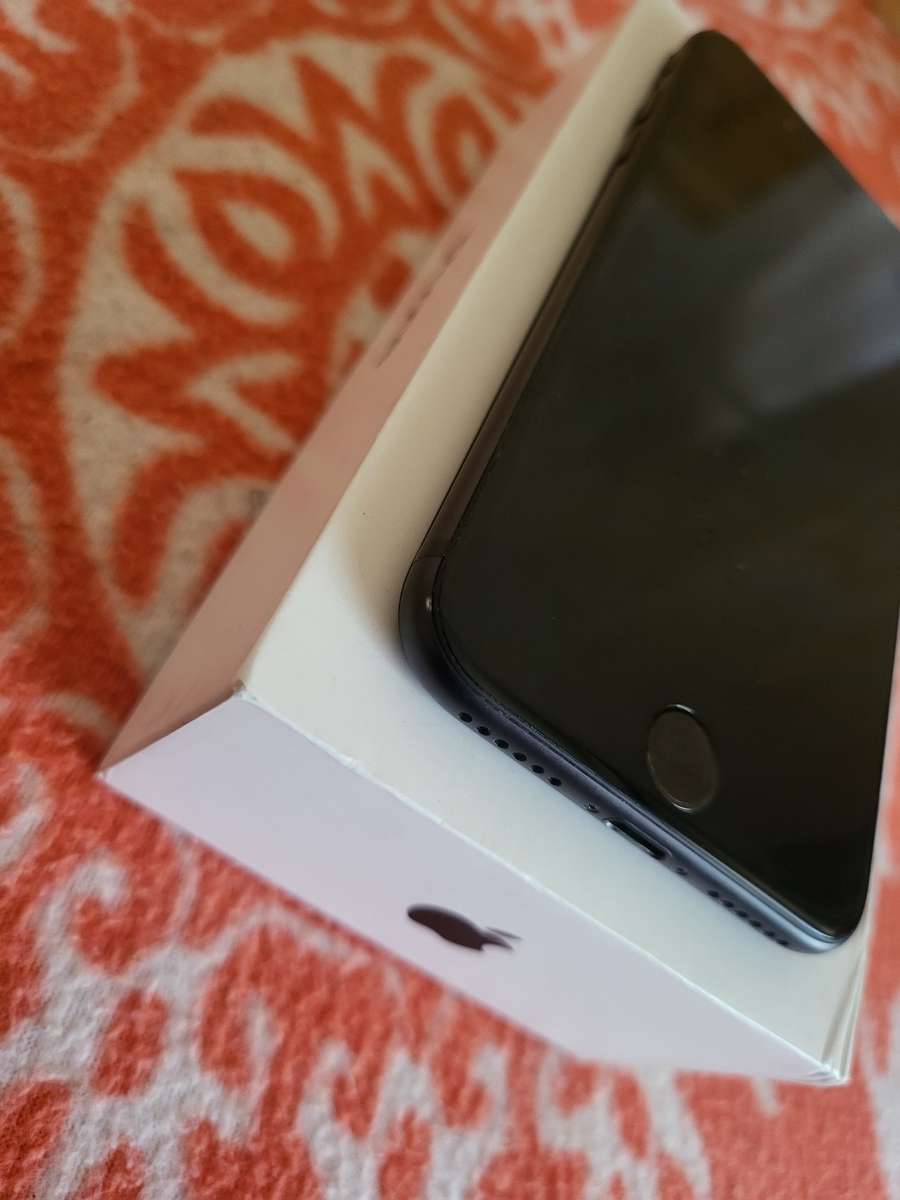 iPhone 7 - Black - 128GB - Excellent Condition - Boxed - With Extras