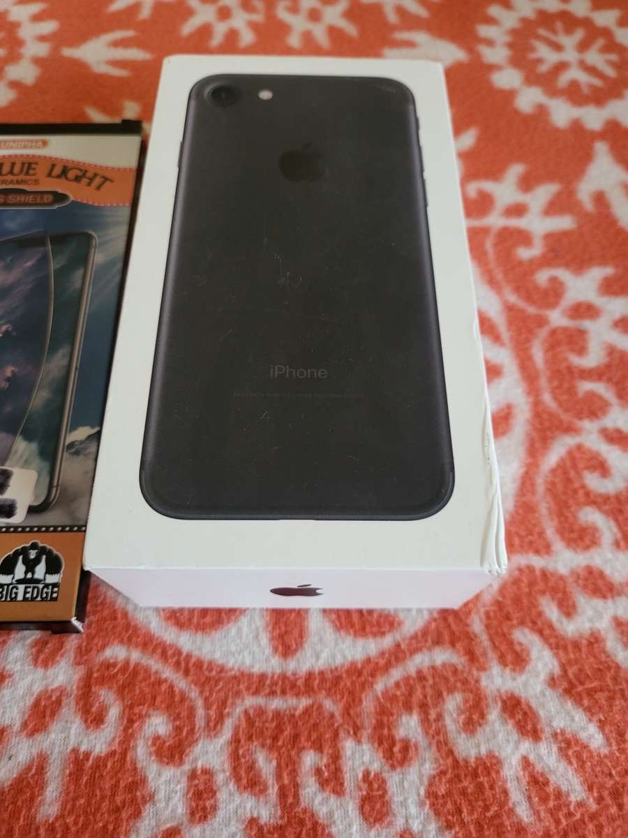 iPhone 7 - Black - 128GB - Excellent Condition - Boxed - With Extras