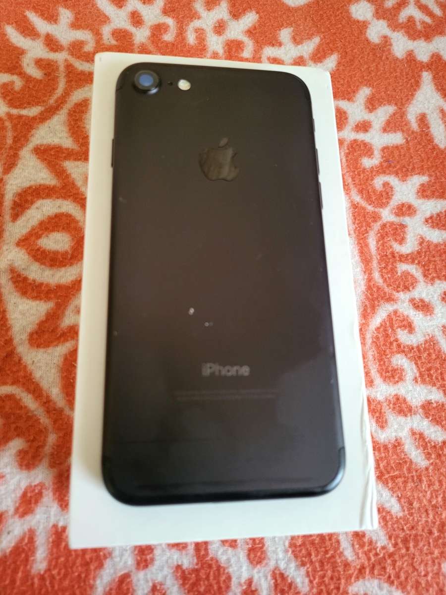 iPhone 7 - Black - 128GB - Excellent Condition - Boxed - With Extras