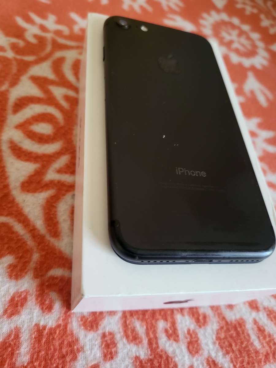 iPhone 7 - Black - 128GB - Excellent Condition - Boxed - With Extras