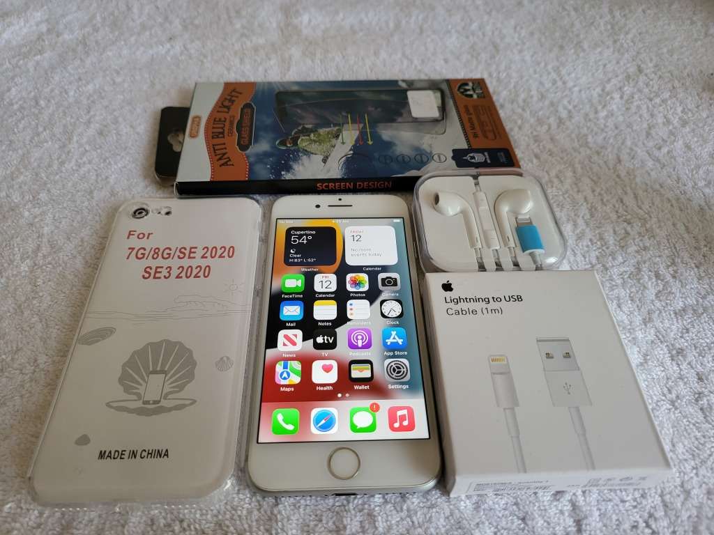 iPhone 7 - Silver - 128GB - Excellent Condition - Complete Package