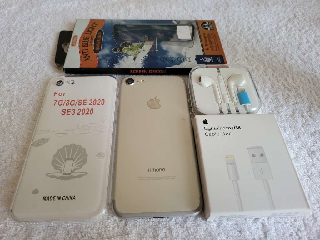 iPhone 7 - Silver - 128GB - Excellent Condition - Complete Package