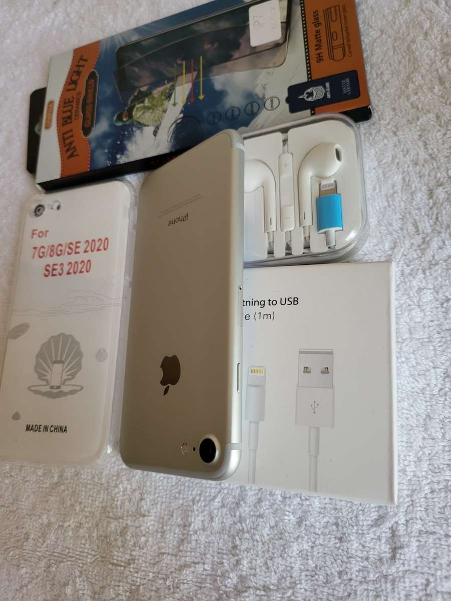 iPhone 7 - Silver - 128GB - Excellent Condition - Complete Package
