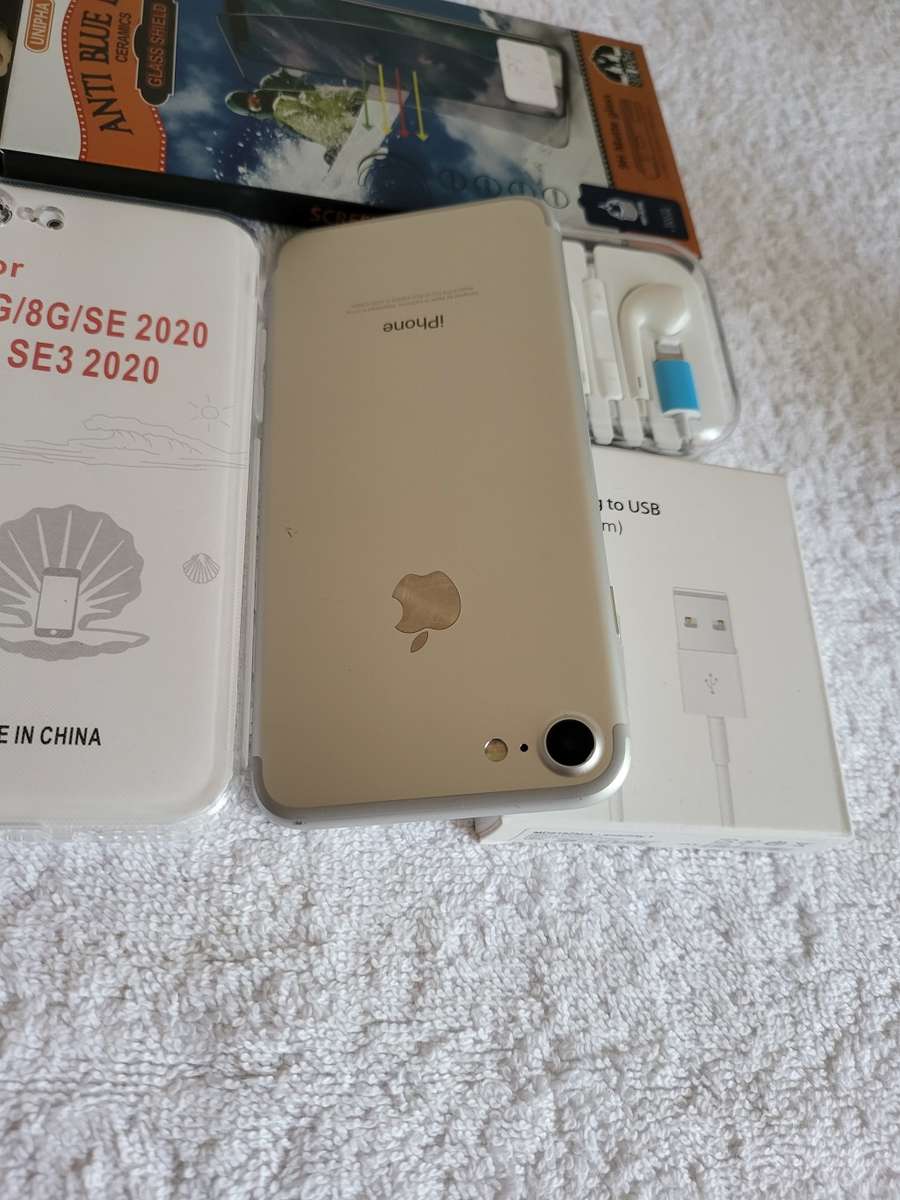 iPhone 7 - Silver - 128GB - Excellent Condition - Complete Package