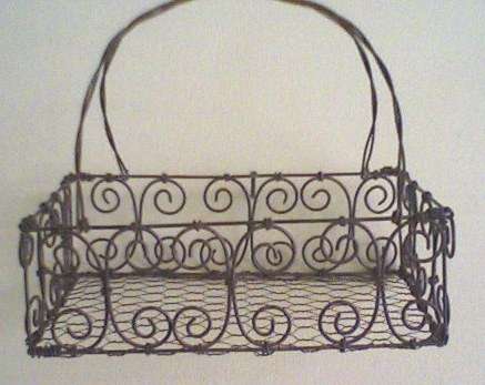 Hanging basket for the garden or use as fruit or bread basket in the kitchen - BEAUTIFUL!