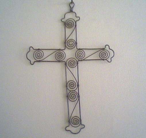 Beautiful rustic wire cross, lovely item!
