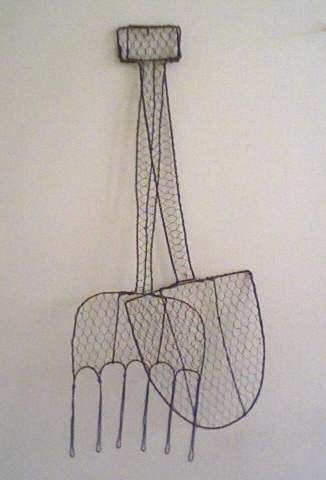 Charming Spade&Fork Rustic mesh wire garden decoration