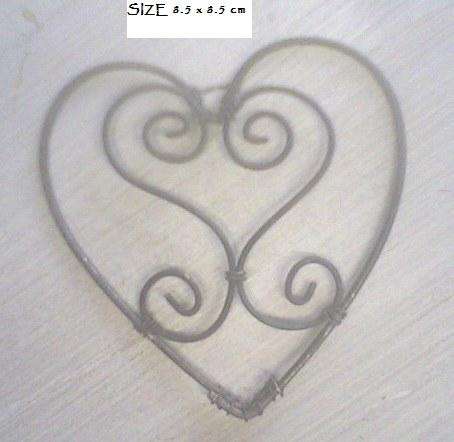 Divine little hearts for decoration or as finishing touch to your gift.