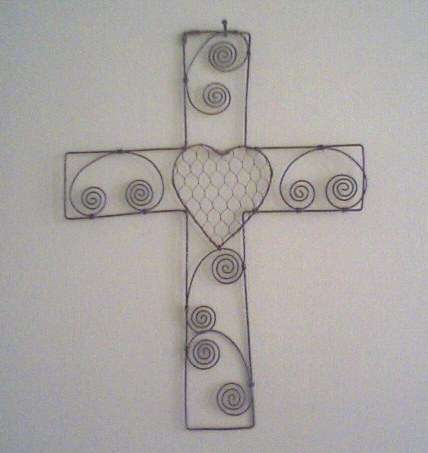 Beautiful rustic wire cross, lovely item!