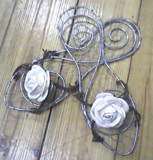 Dainty wire flip-flops with rose detail   - Lovely!