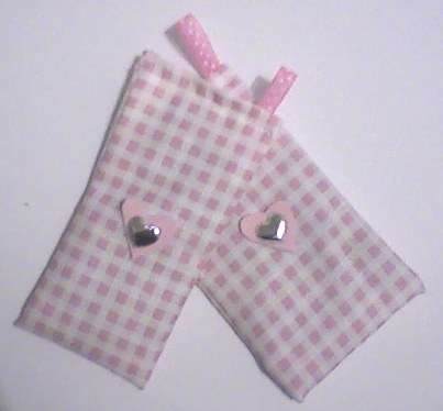 Lovely Lavender scented sachets with handcut heart-design. Sweet little gift!