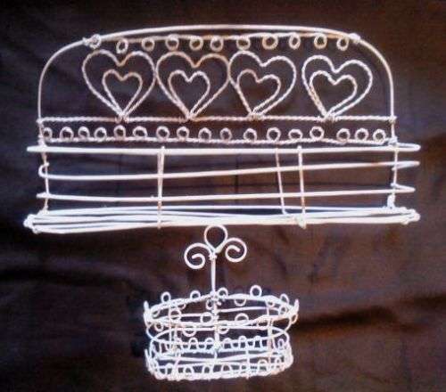 Lovely hancrafted wire bathroom-set in white - bathroom shelf and soap dish for old-age feel.