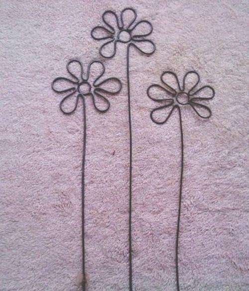 3 Playful stick flowers for the garden or anywhere on the wall or in the home! Beautiful decoration.