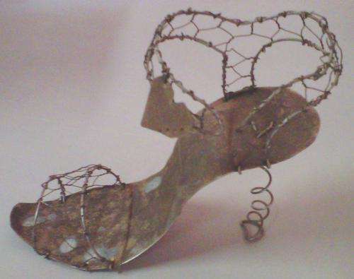 Cheeky high heel tin shoe with wire detail.