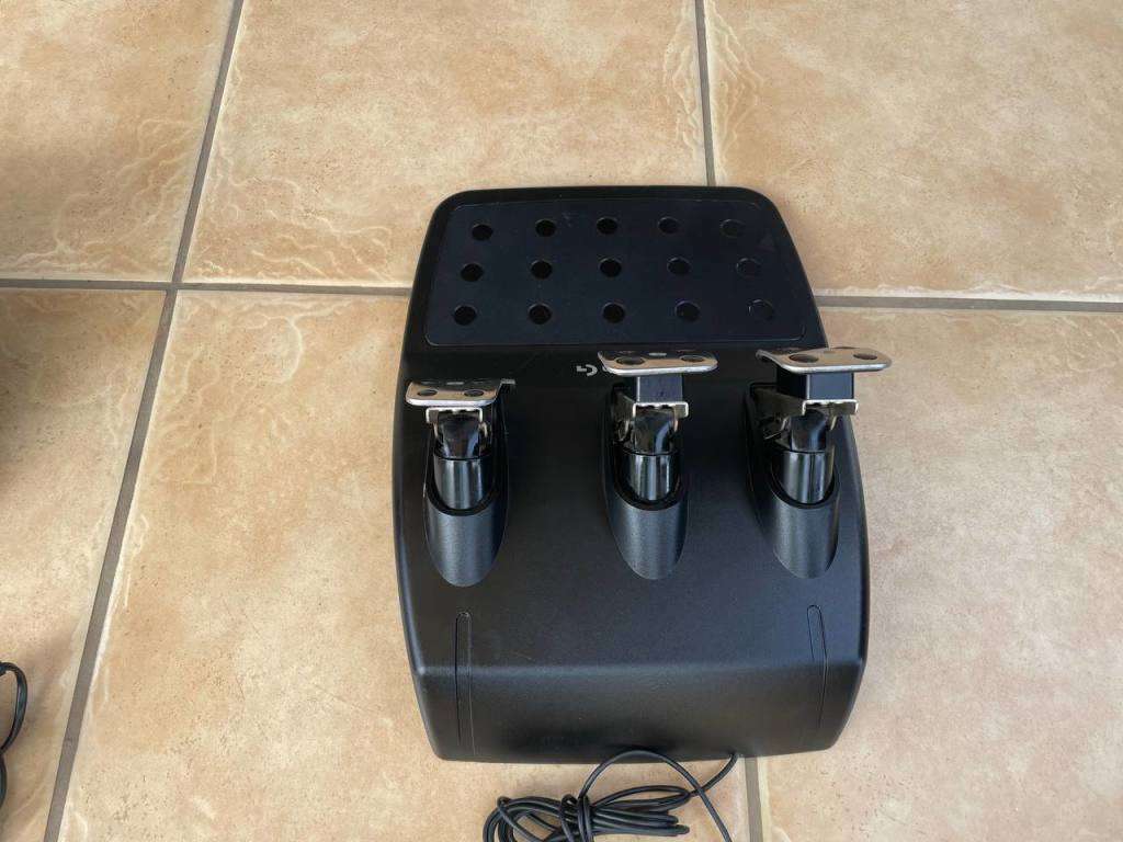 Logitech G29 Driving Force Racing Wheel,Floor Pedals