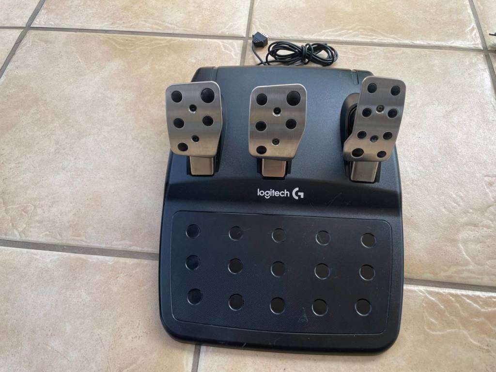 Logitech G29 Driving Force Racing Wheel,Floor Pedals
