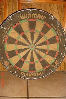 WINMAU DIAMOND CHAMPION BRISTLE DART BOARD .SHOP SOILED[DUSTY]