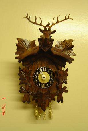 HUNTERS BLACK FOREST KEY WOUND WALL CLOCK