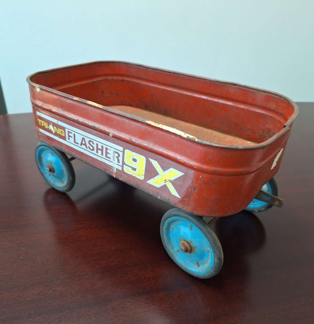 VINTAGE 1950S TRI-ANG RED PULL-ALONG TRAILER