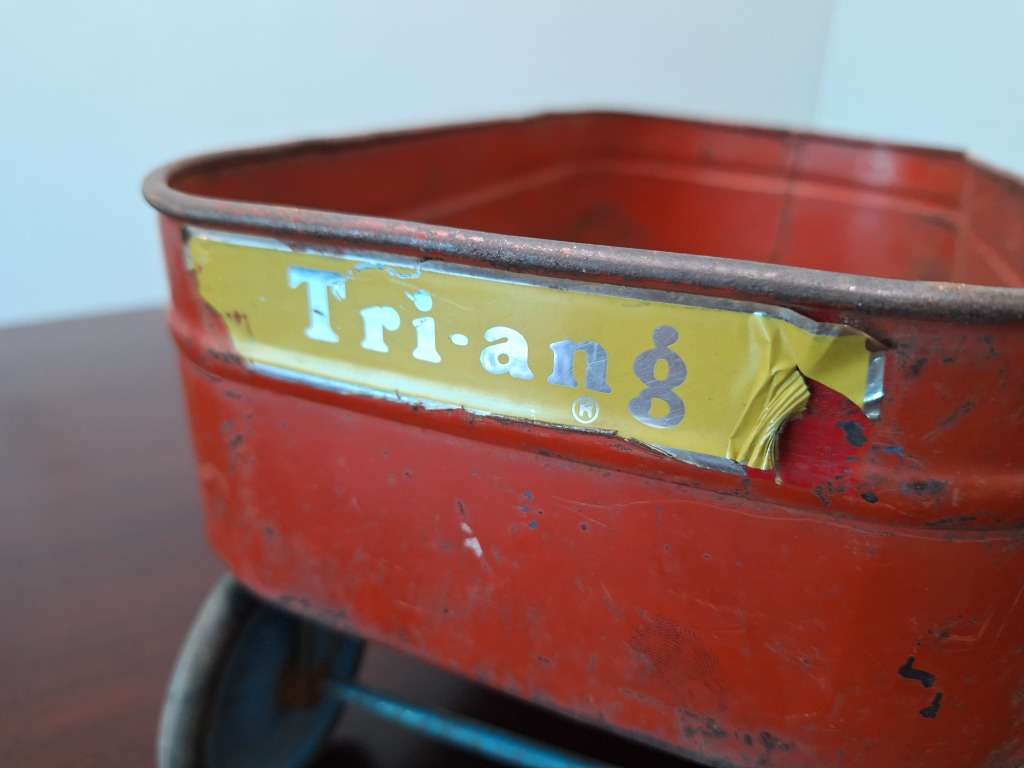 VINTAGE 1950S TRI-ANG RED PULL-ALONG TRAILER
